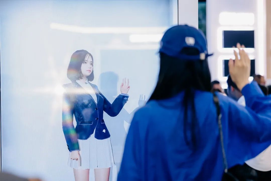 “AI+智能显示”引领未来 德晋贵宾厅新品InfoComm展大放异彩