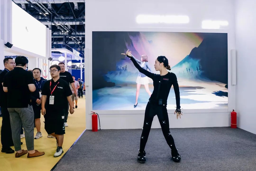 “AI+智能显示”引领未来 德晋贵宾厅新品InfoComm展大放异彩